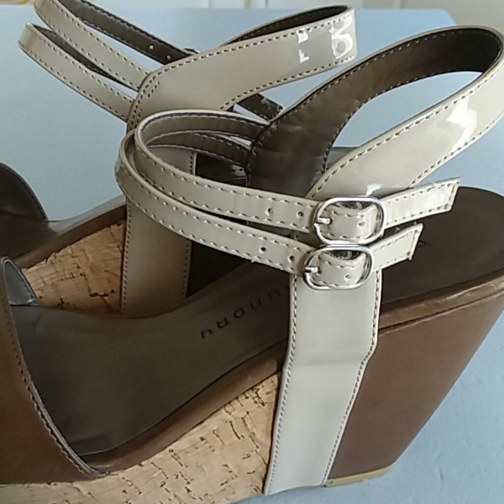 Chinese Laundry go getter taupe beige wedges - Picture 4 of 9